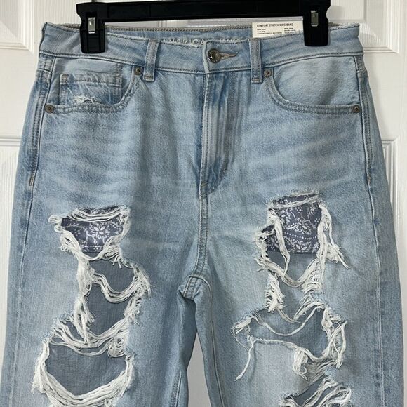 American Eagle Outfitters Mom Blue Mist Distressed Mom Jeans(Size 6Regular) - Picture 9 of 12